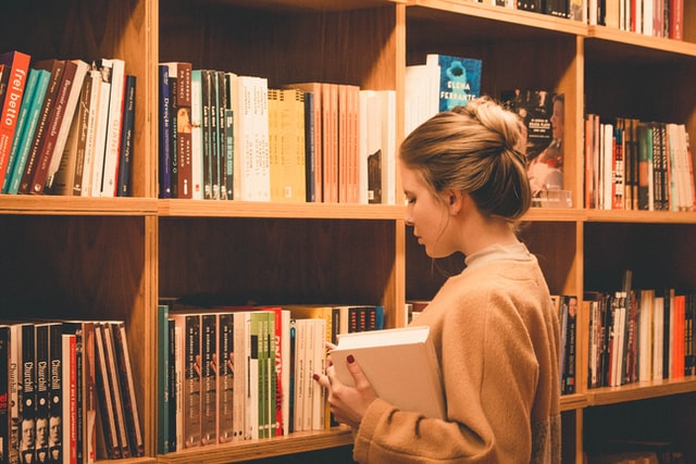 B2 English in a bookshop